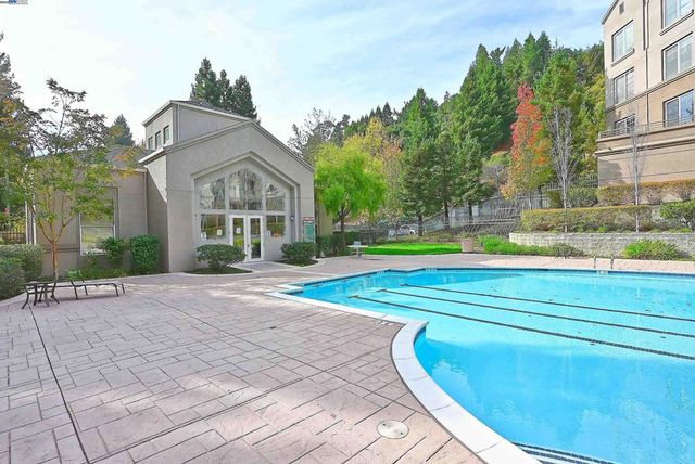 280 Caldecott Ln 221, Oakland, CA 94618