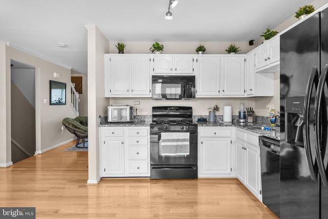 2816 BRIER POND CIR, Woodbridge, VA 22191