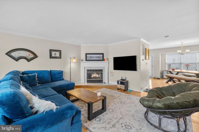 2816 BRIER POND CIR, Woodbridge, VA 22191