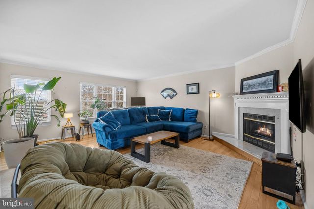 2816 BRIER POND CIR, Woodbridge, VA 22191