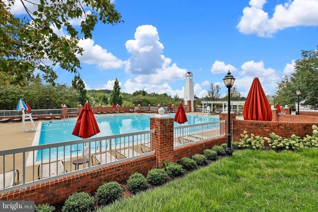 2816 BRIER POND CIR, Woodbridge, VA 22191