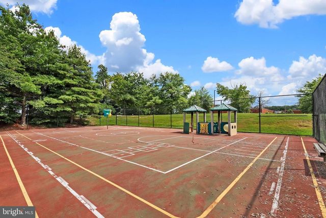 2816 BRIER POND CIR, Woodbridge, VA 22191