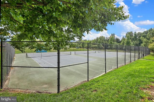 2816 BRIER POND CIR, Woodbridge, VA 22191