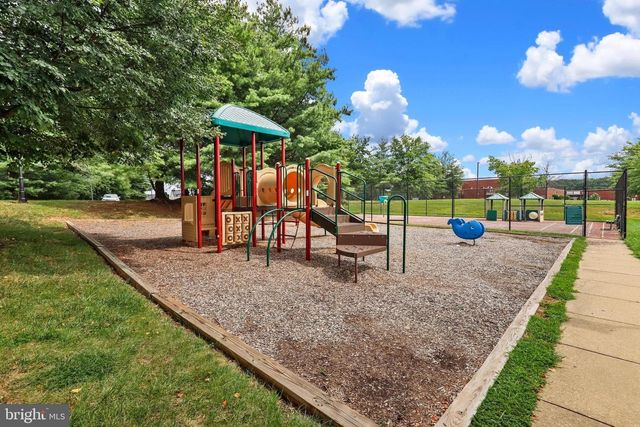 2816 BRIER POND CIR, Woodbridge, VA 22191