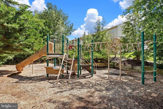 2816 BRIER POND CIR, Woodbridge, VA 22191