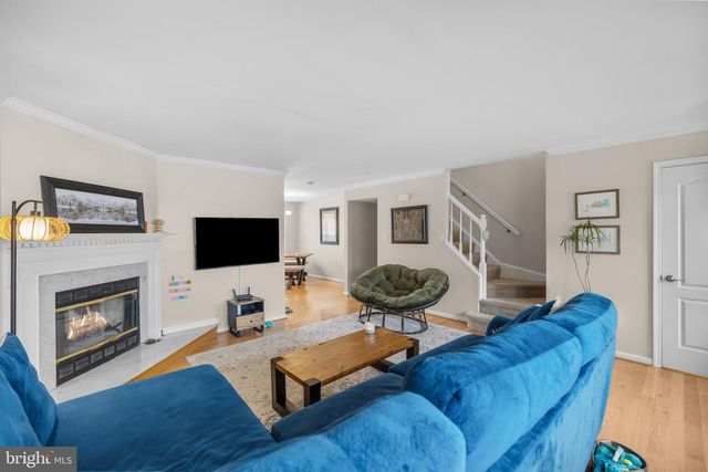 2816 BRIER POND CIR, Woodbridge, VA 22191