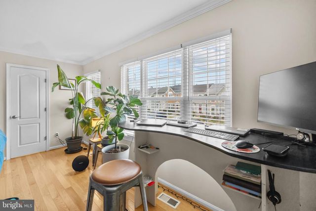 2816 BRIER POND CIR, Woodbridge, VA 22191