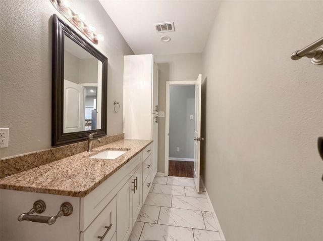 619 E Arlington Avenue, Fort Worth, TX 76104