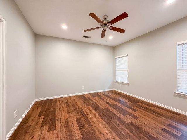 619 E Arlington Avenue, Fort Worth, TX 76104