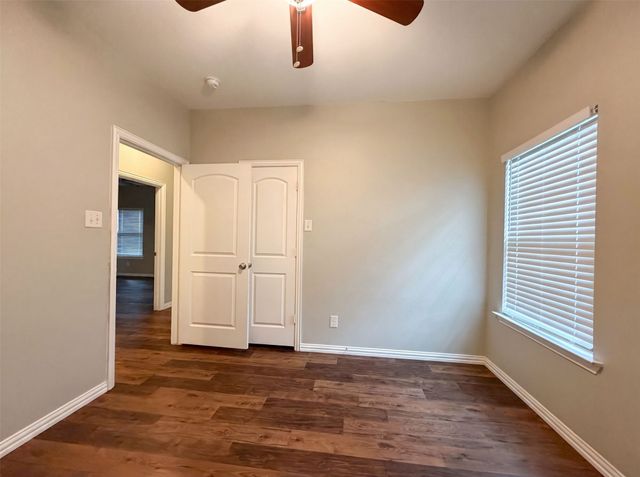 619 E Arlington Avenue, Fort Worth, TX 76104