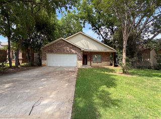 619 E Arlington Avenue, Fort Worth, TX 76104