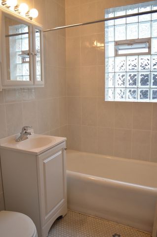 4764 N Virginia Avenue 305, Chicago, IL 60625