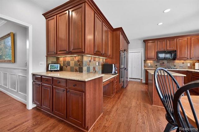 41621 Hempshire Street, Novi, MI 48375