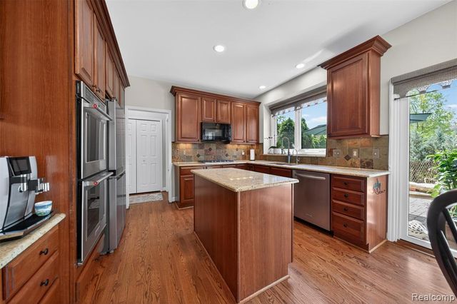 41621 Hempshire Street, Novi, MI 48375