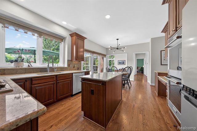 41621 Hempshire Street, Novi, MI 48375
