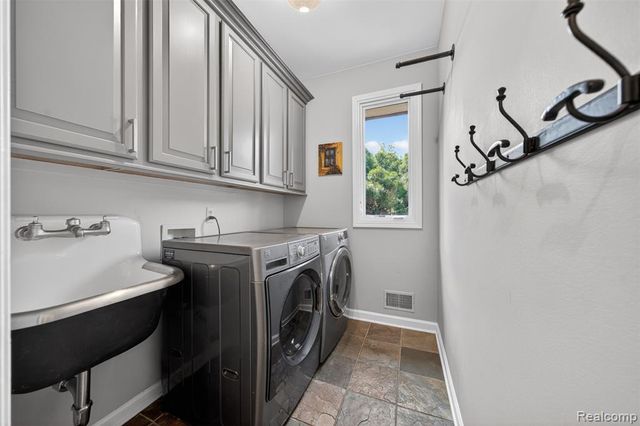 41621 Hempshire Street, Novi, MI 48375