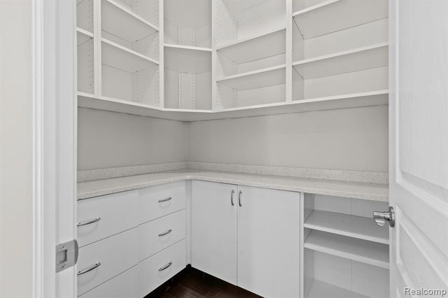 1526 Hickory Ridge Court, Canton, MI 48187