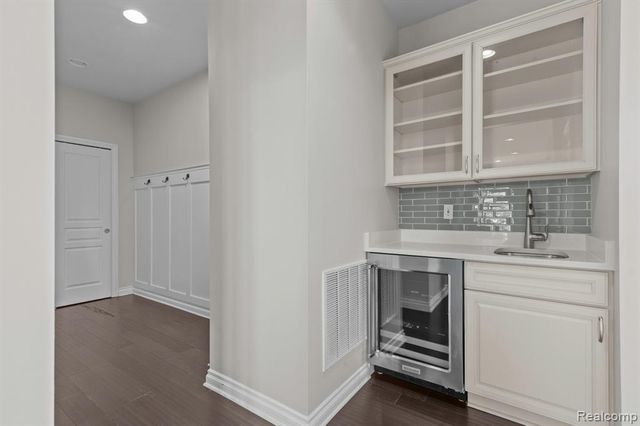 1526 Hickory Ridge Court, Canton, MI 48187