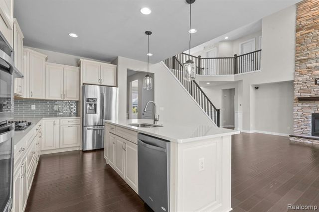 1526 Hickory Ridge Court, Canton, MI 48187