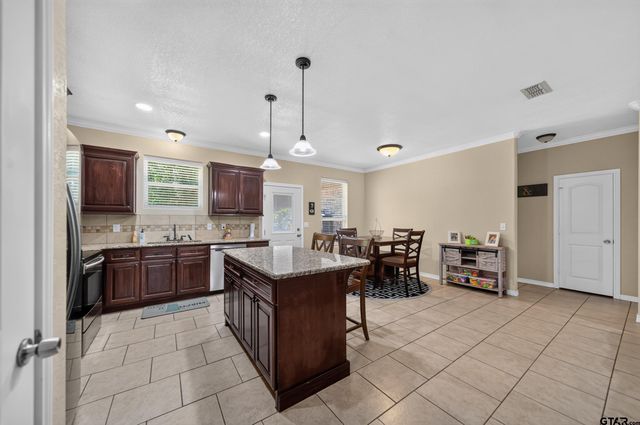 19110 PINEDALE CIRCLE, Flint, TX 75762