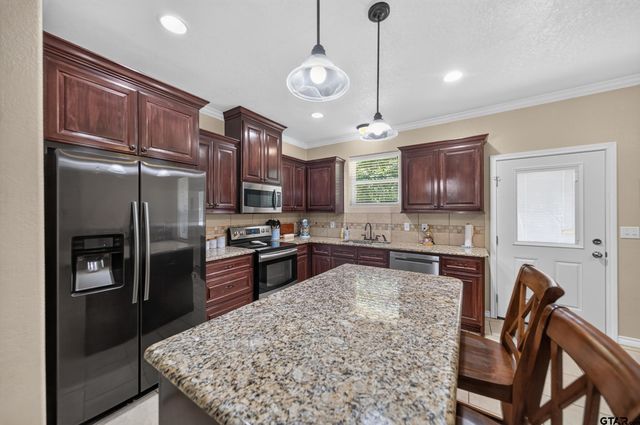 19110 PINEDALE CIRCLE, Flint, TX 75762