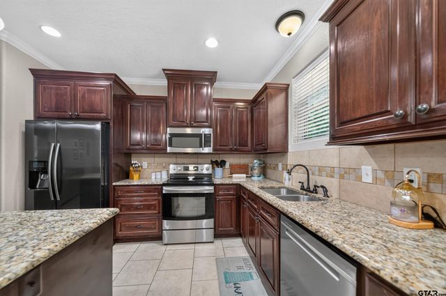 19110 PINEDALE CIRCLE, Flint, TX 75762
