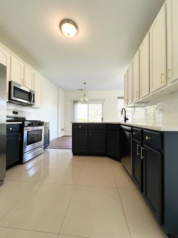 601 Blackstone Court, Aurora, IL 60504