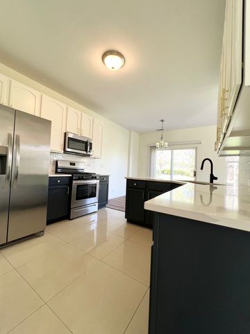 601 Blackstone Court, Aurora, IL 60504