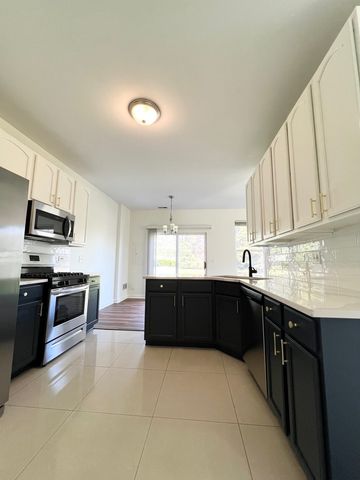 601 Blackstone Court, Aurora, IL 60504