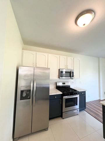 601 Blackstone Court, Aurora, IL 60504