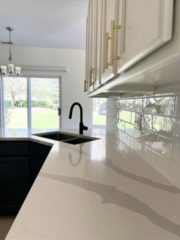 601 Blackstone Court, Aurora, IL 60504