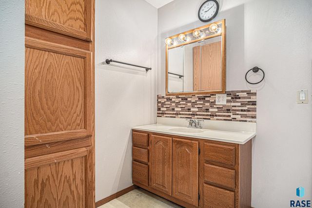 805 College Ave N Avenue N, Wessington Springs, SD 57382