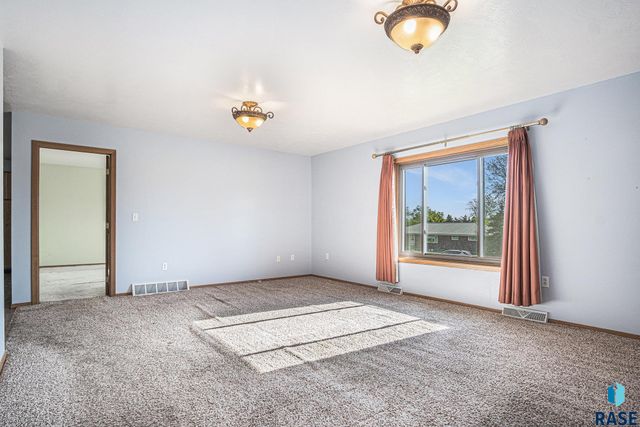 805 College Ave N Avenue N, Wessington Springs, SD 57382