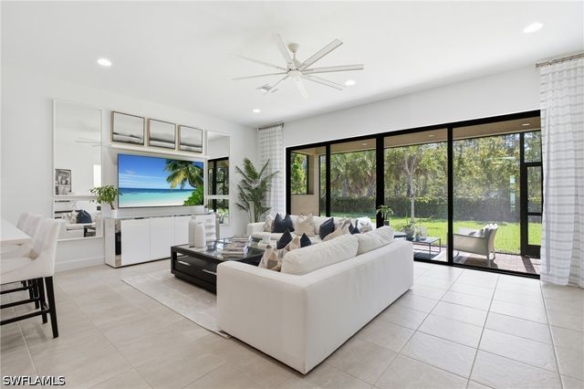 20374 Fair Oak LN, Estero, FL 33928