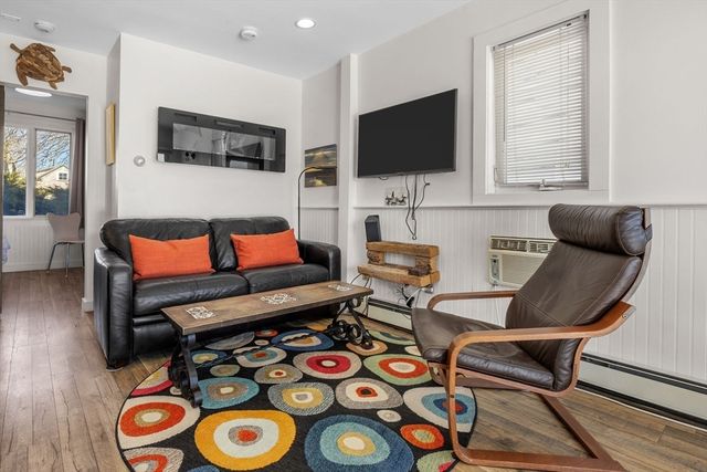 495 Commercial St 11, Provincetown, MA 02657