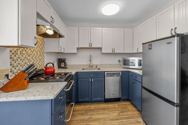 495 Commercial St 11, Provincetown, MA 02657