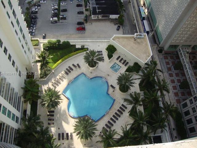 300 S Biscayne Blvd T-3009, Miami, FL 33131