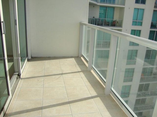 300 S Biscayne Blvd T-3009, Miami, FL 33131