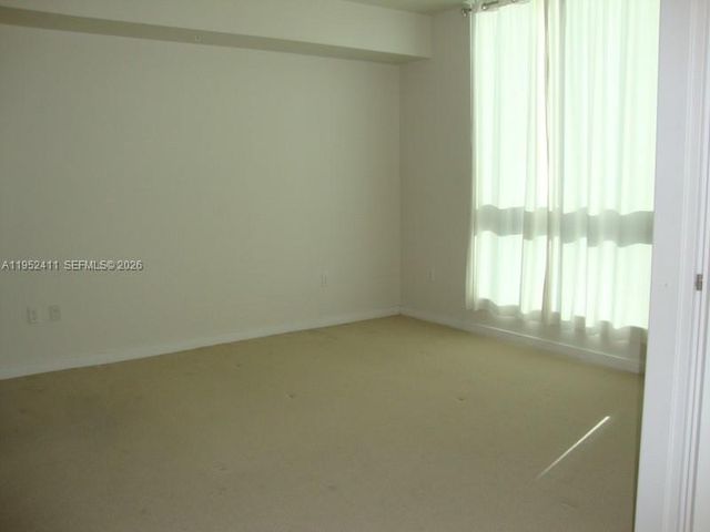 300 S Biscayne Blvd T-3009, Miami, FL 33131