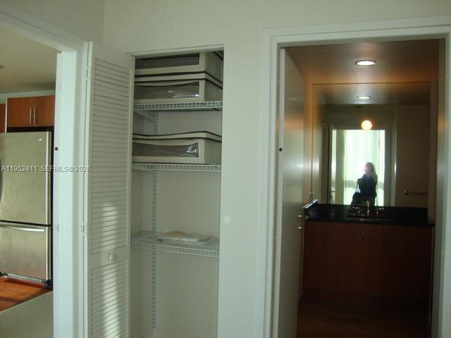 300 S Biscayne Blvd T-3009, Miami, FL 33131