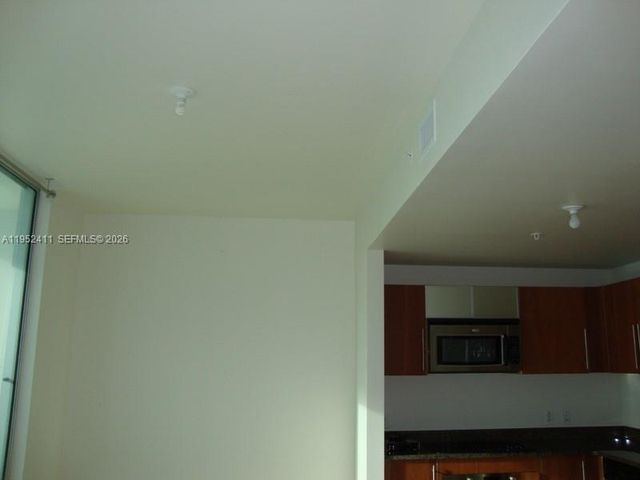 300 S Biscayne Blvd T-3009, Miami, FL 33131