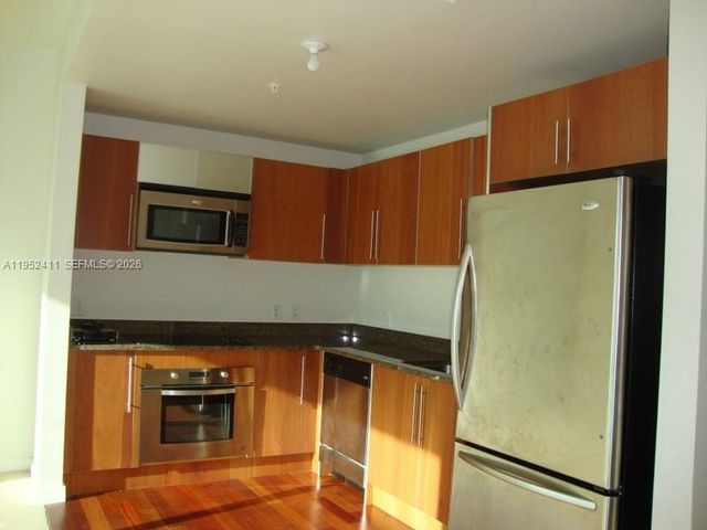 300 S Biscayne Blvd T-3009, Miami, FL 33131