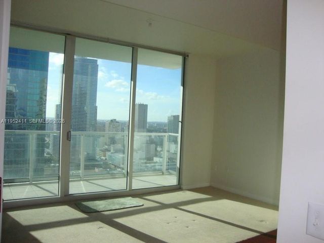 300 S Biscayne Blvd T-3009, Miami, FL 33131