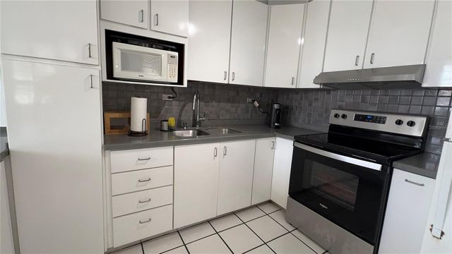 URB COLINAS DE FAIR VIEW CALLE 223 4W-18, Trujillo Alto, PR 00976