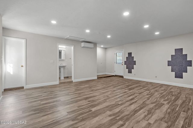 6939 E Crestline Drive, Tucson, AZ 85715