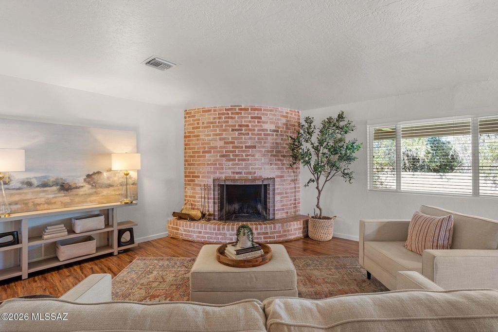 6939 E Crestline Drive, Tucson, AZ 85715