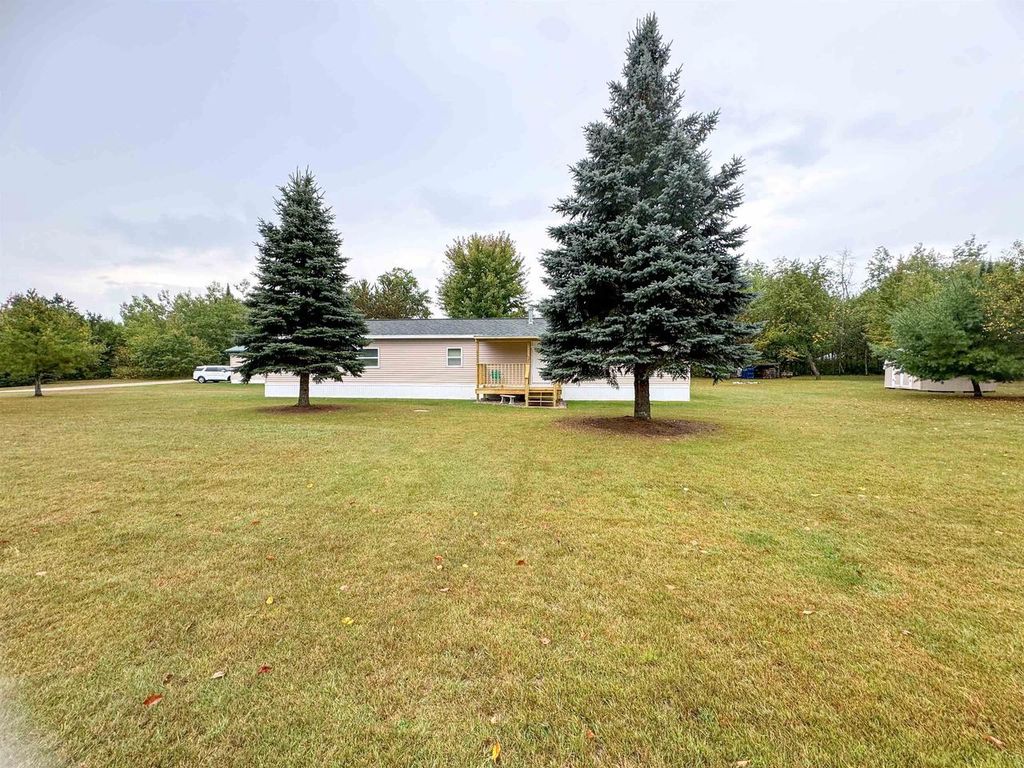 W10807 NEVELN LANE, Crivitz, WI 54114