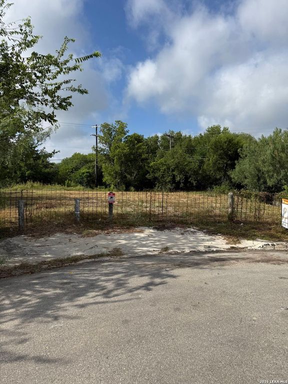 5374 WAR HORSE DR, San Antonio, TX 78242