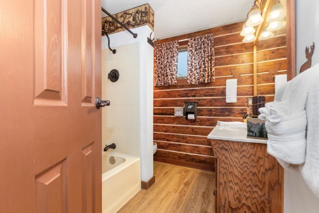 42182 Mynatt Dr Drive, Three Rivers, CA 93271