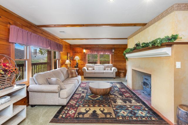 42182 Mynatt Dr Drive, Three Rivers, CA 93271